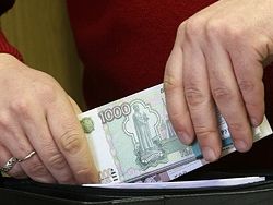 Рост зарплат подрывает промышленность России
